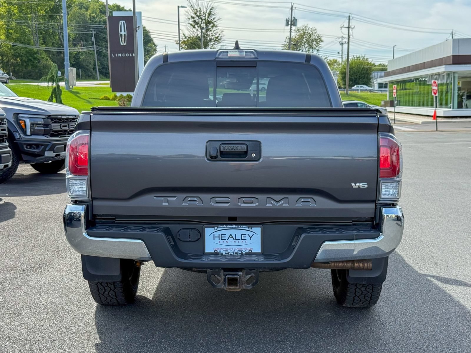 Used 2021 Toyota Tacoma TRD Off-Road AWD/4WD image 6