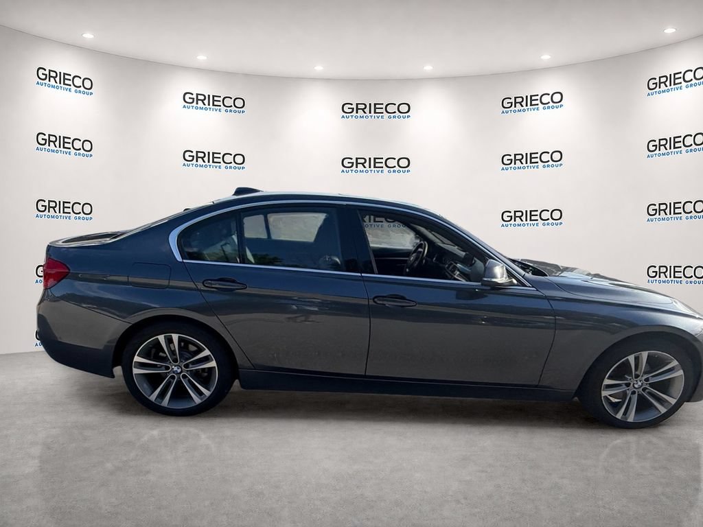 Used 2018 BMW 330i xDrive Sedan AWD/4WD image 8