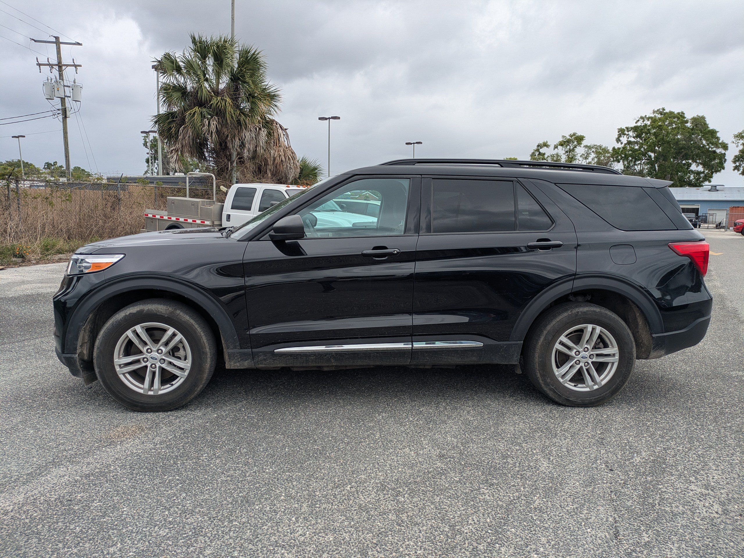 Certified 2023 Ford Explorer XLT AWD/4WD image 7