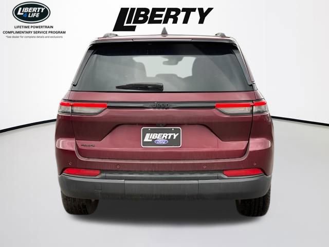 Used 2023 Jeep Grand Cherokee Altitude image 4