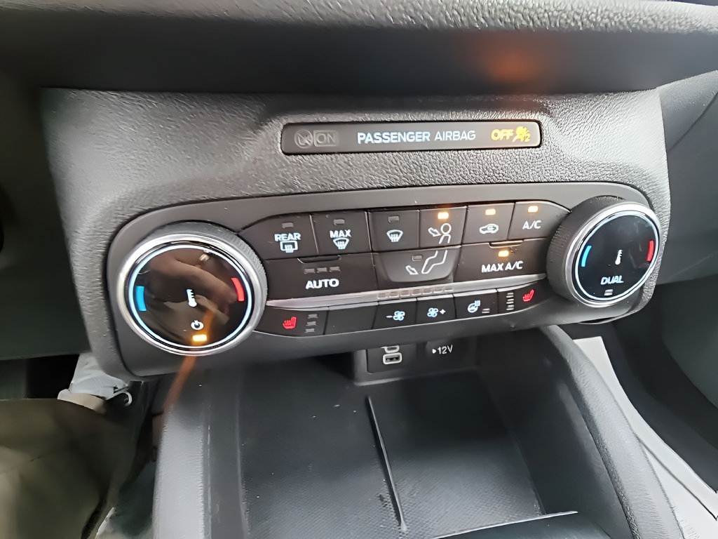 Certified 2025 Ford Escape ST-Line Select AWD/4WD image 26
