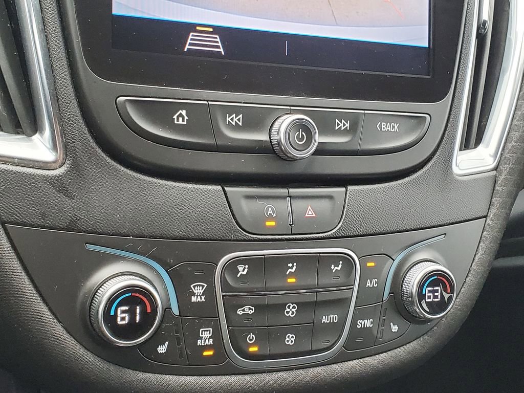 Used 2020 Chevrolet Malibu LT FWD image 25