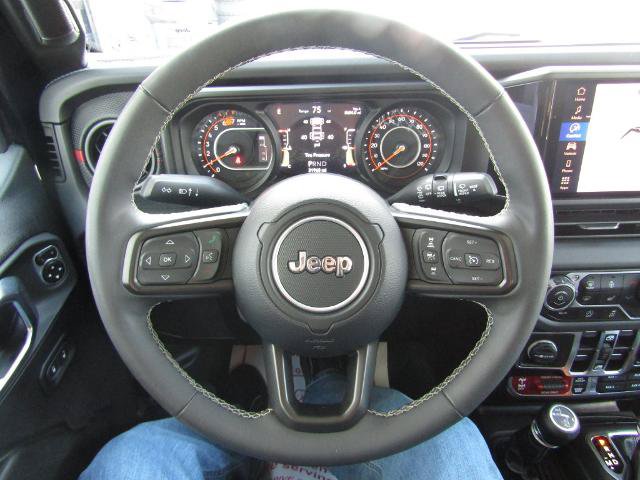 Used 2025 Jeep Wrangler Unlimited Rubicon w/ Convenience Group AWD/4WD image 22