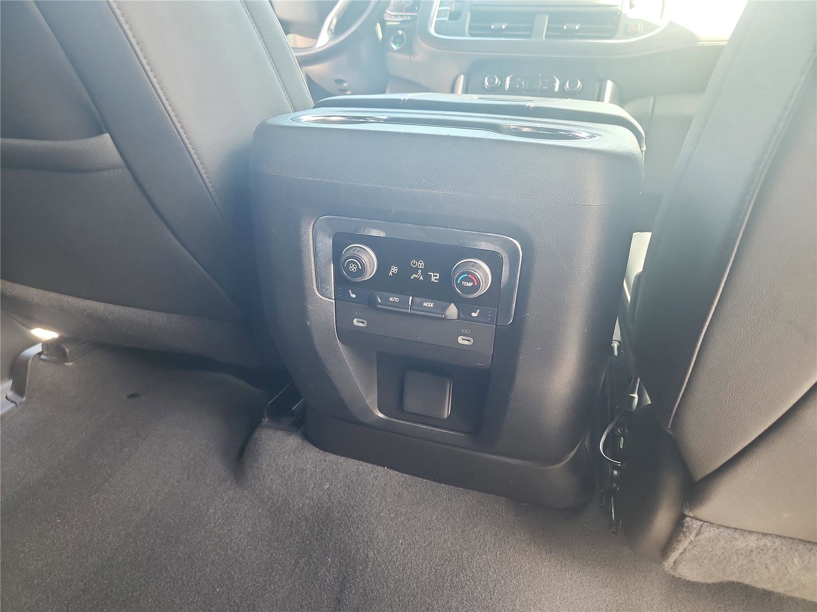 Used 2023 Chevrolet Suburban Premier image 28