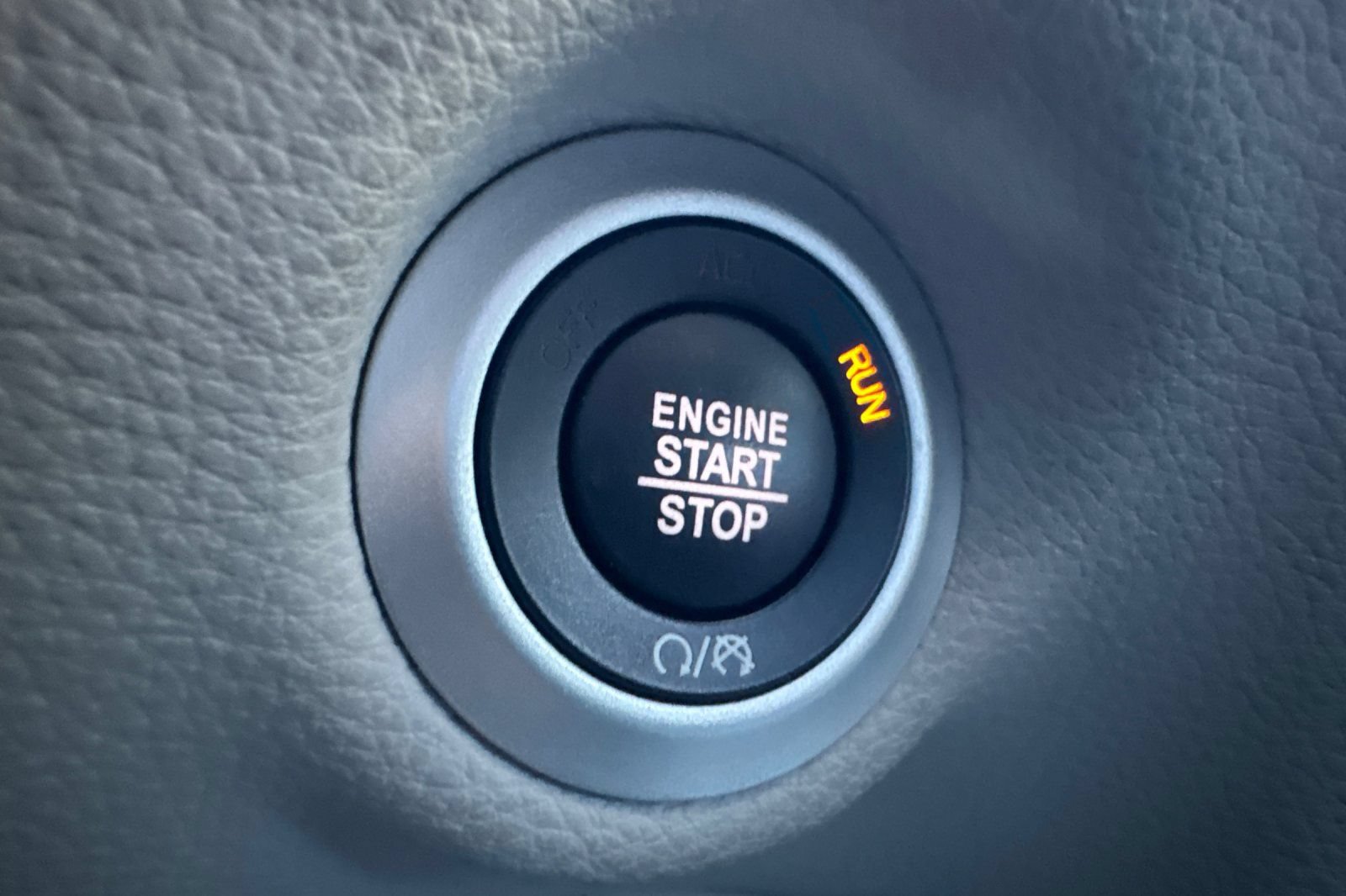 Used 2024 Chrysler Pacifica Limited FWD image 28