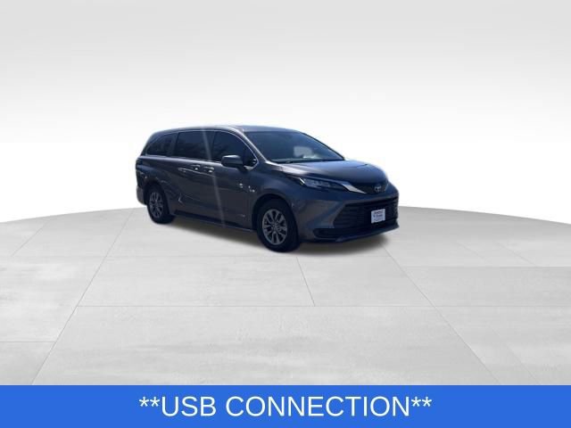 Used 2023 Toyota Sienna LE FWD image 6