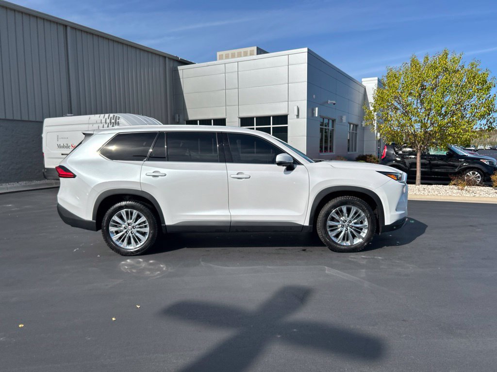 Used 2024 Toyota Grand Highlander AWD image 5