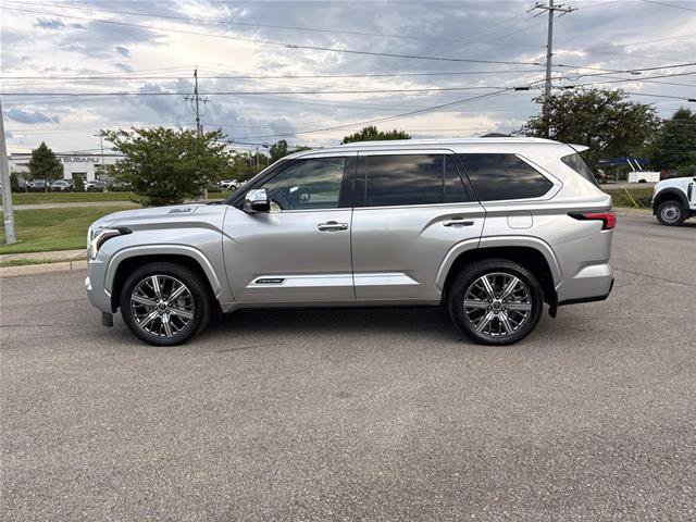 Used 2023 Toyota Sequoia Capstone AWD/4WD image 7