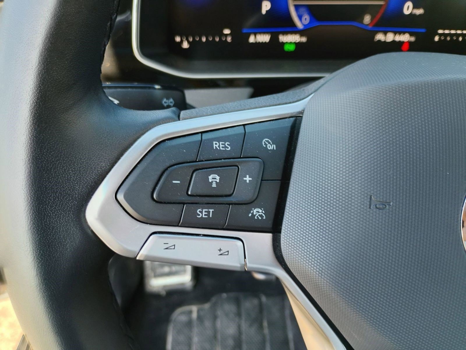 Used 2025 Volkswagen Jetta Sport image 14