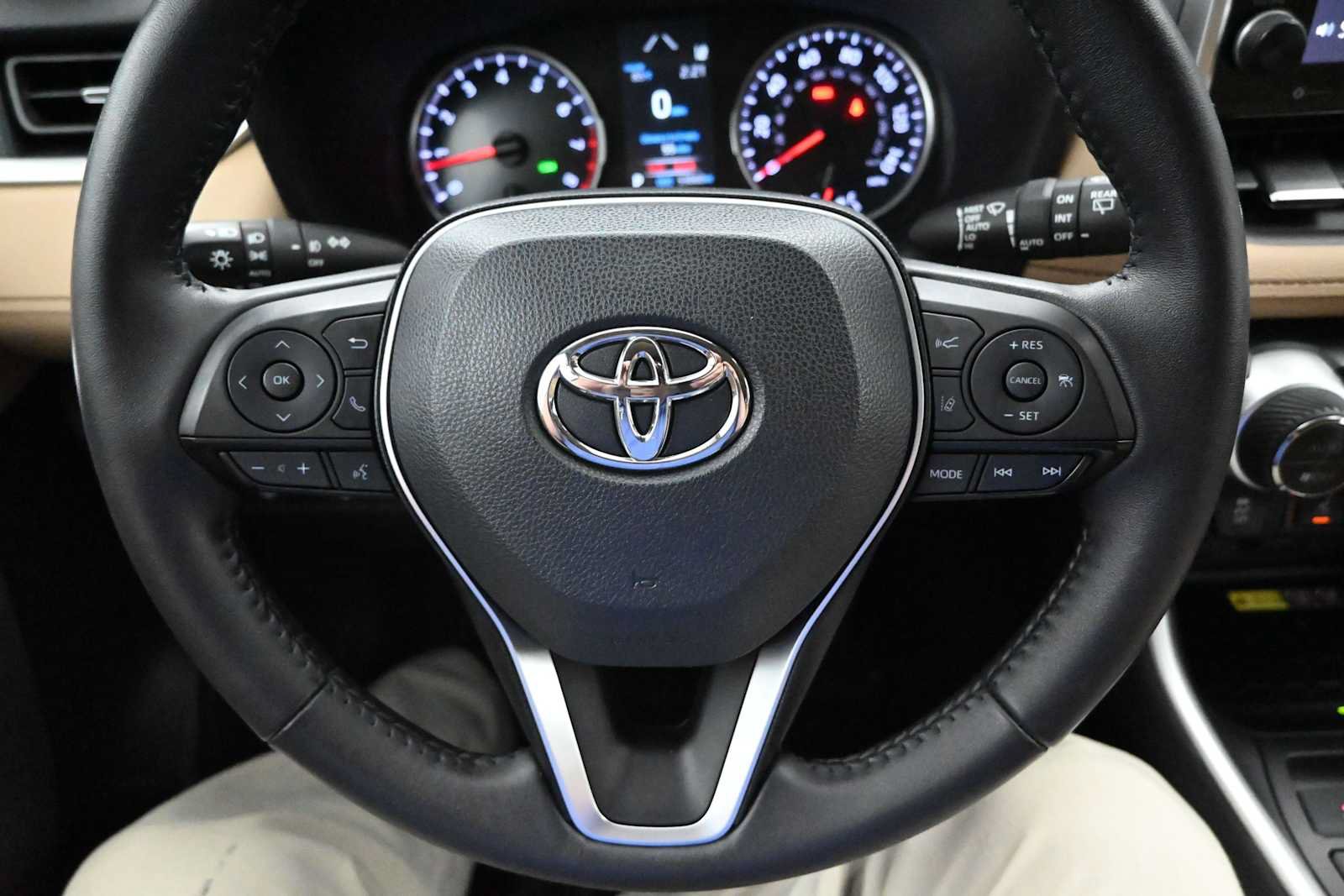 Used 2022 Toyota RAV4 XLE Premium AWD/4WD image 22