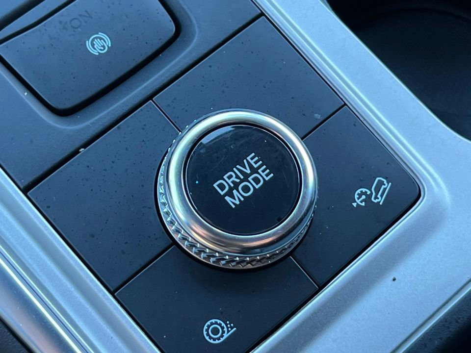 Certified 2023 Ford Explorer Limited w/ Limited Technology Package image 32