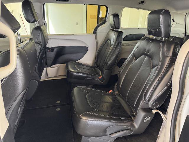 Used 2022 Chrysler Pacifica Touring-L AWD/4WD image 25