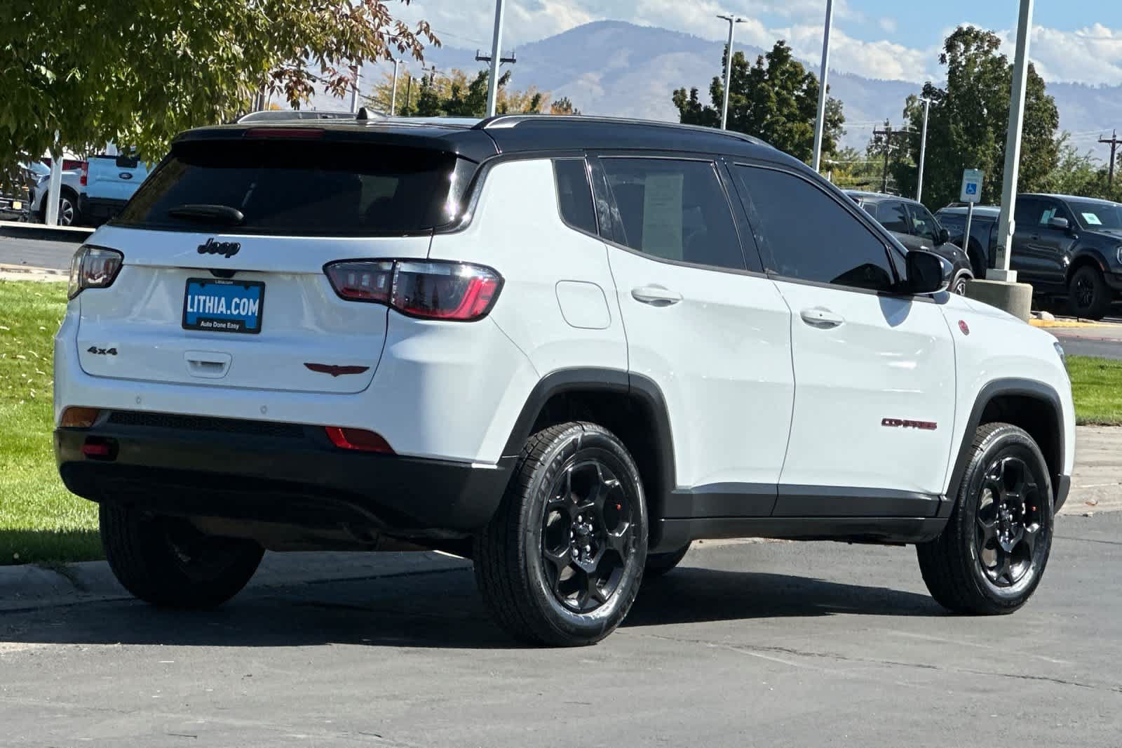 Used 2023 Jeep Compass Trailhawk AWD/4WD image 2