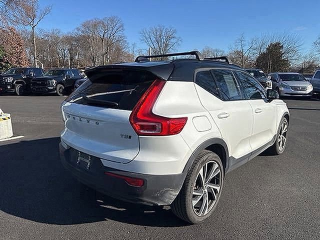 Used 2022 Volvo XC40 T5 R-Design w/ Advanced Package image 12