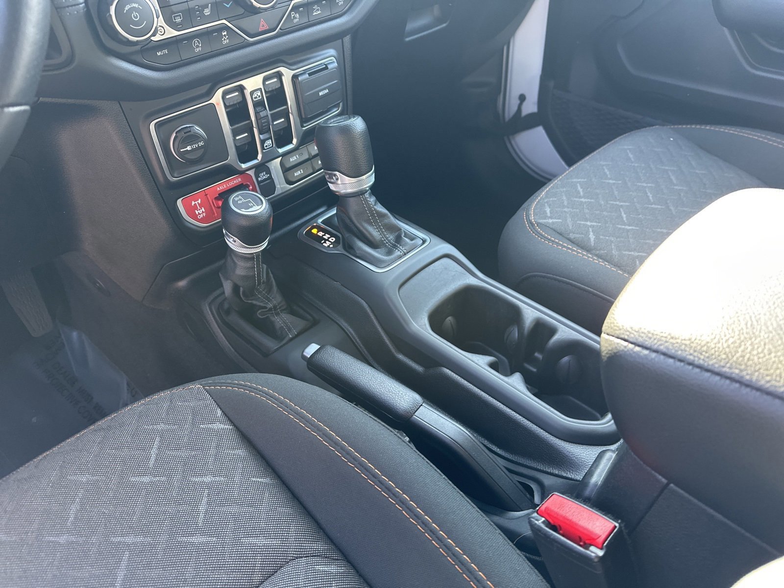 Used 2024 Jeep Gladiator Mojave w/ Safety Group image 20