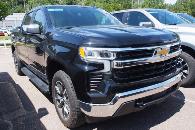 Used 2023 Chevrolet Silverado 1500 LT AWD/4WD image 2