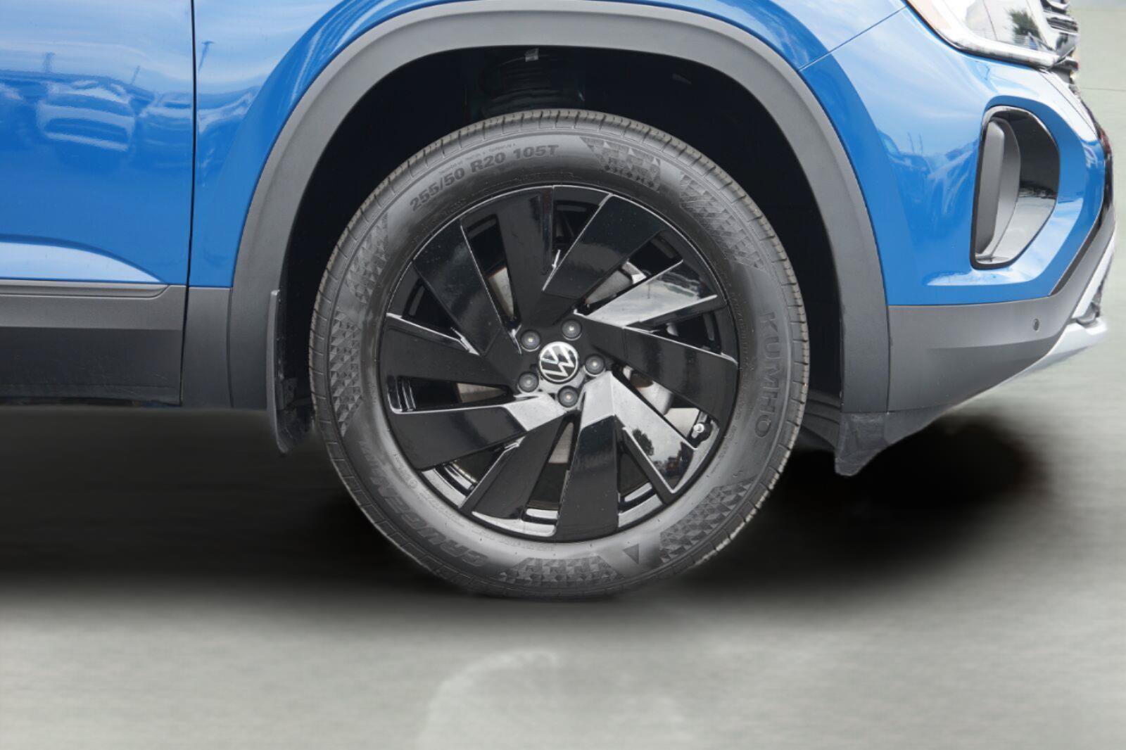 Used 2025 Volkswagen Atlas Cross Sport SE FWD image 4