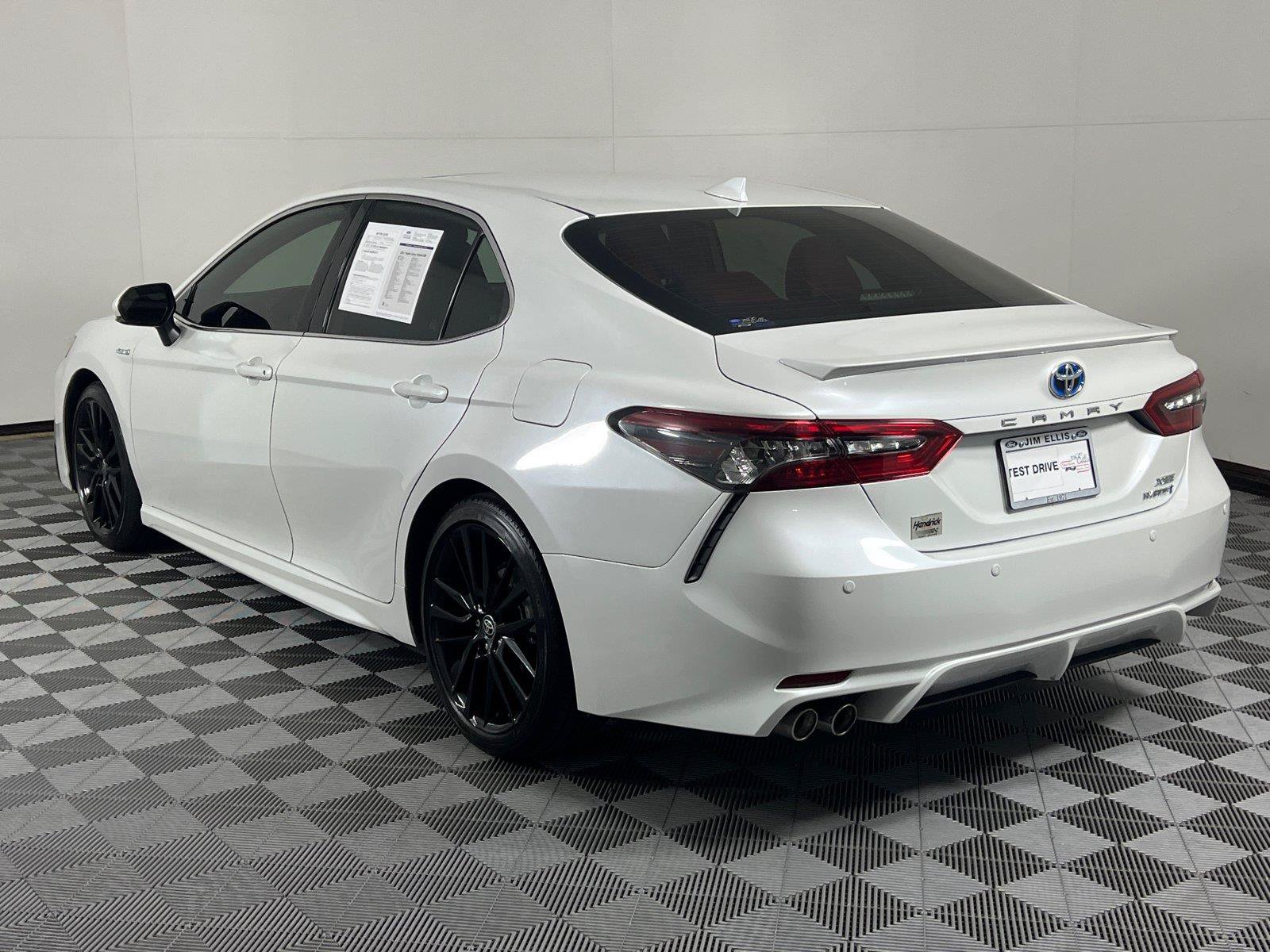 Used 2021 Toyota Camry XSE FWD image 4