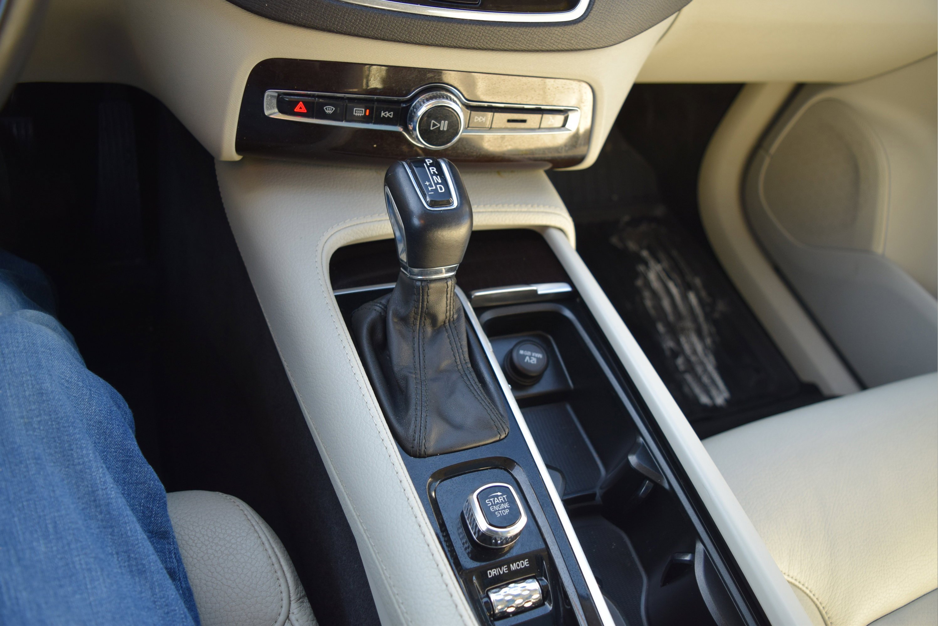 Used 2019 Volvo XC90 T6 Momentum w/ Protection Package Premier image 21