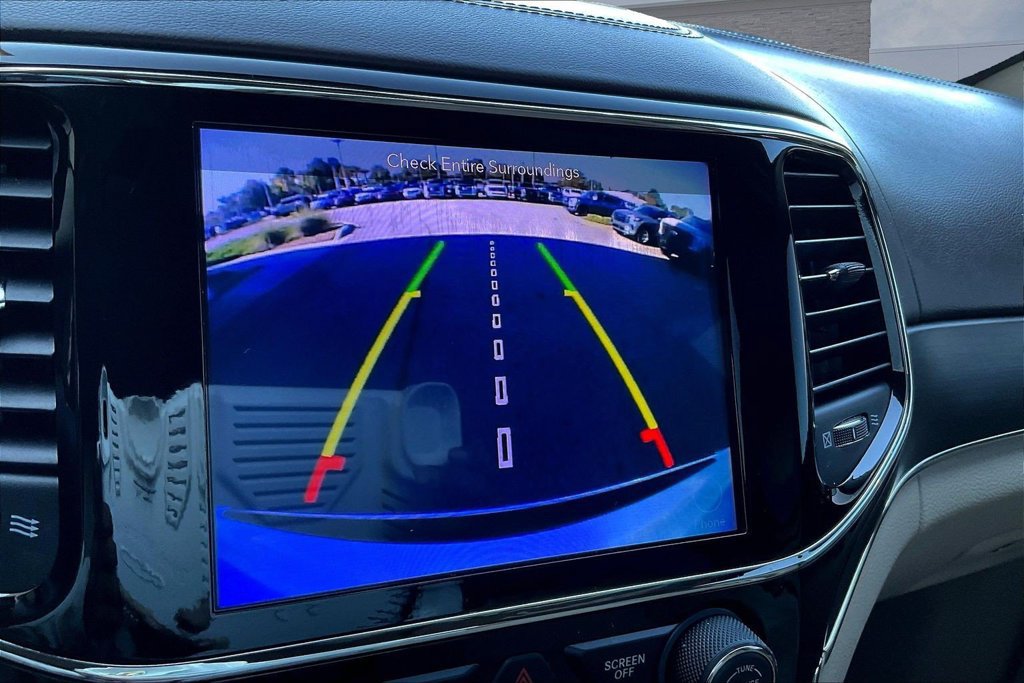 Used 2019 Jeep Grand Cherokee Overland RWD image 14