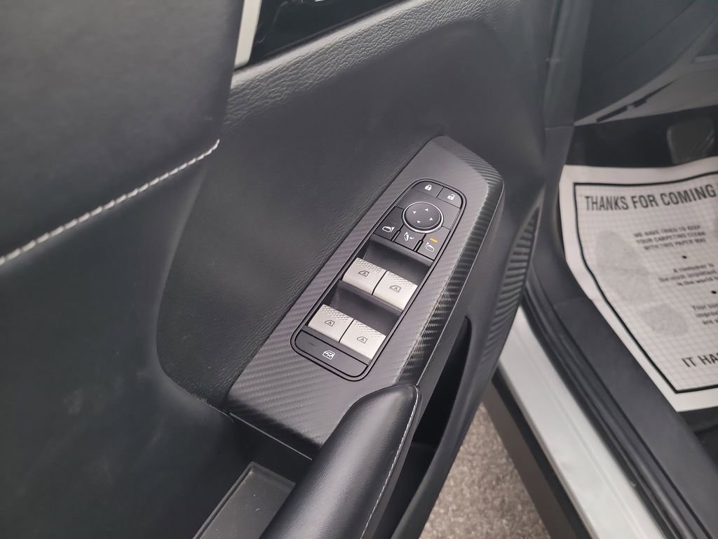 Used 2024 Mitsubishi Outlander SE image 11