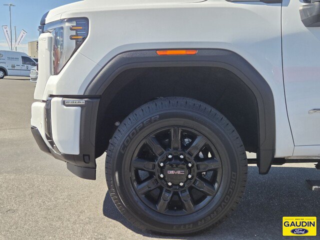 Used 2025 GMC Sierra 2500 AT4 w/ Technology Package AWD/4WD image 10