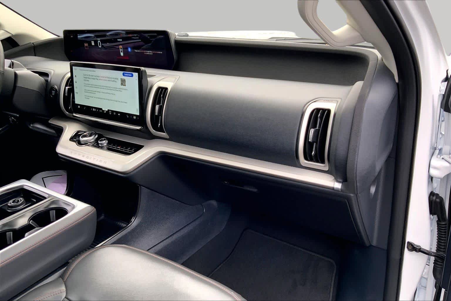 Certified 2025 Ford Expedition Active AWD/4WD image 17