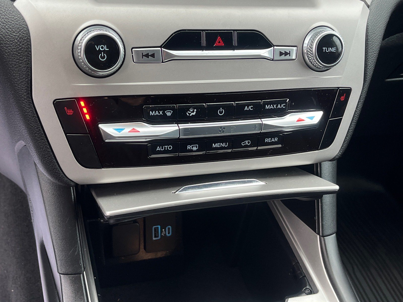 Certified 2023 Ford Explorer XLT AWD/4WD image 12