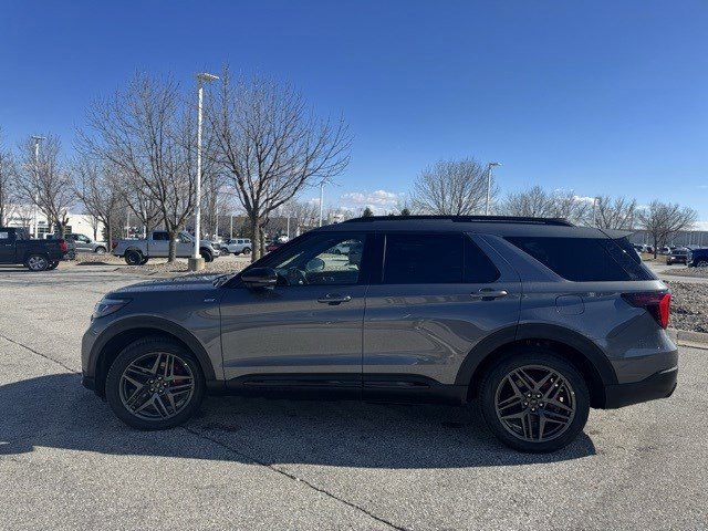 Certified 2025 Ford Explorer ST-Line w/ ST-Line Street Pack image 2