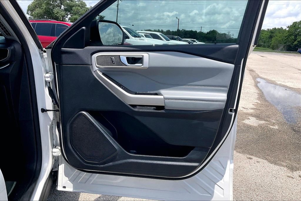 Certified 2023 Ford Explorer XLT w/ Equipment Group 202A RWD image 29