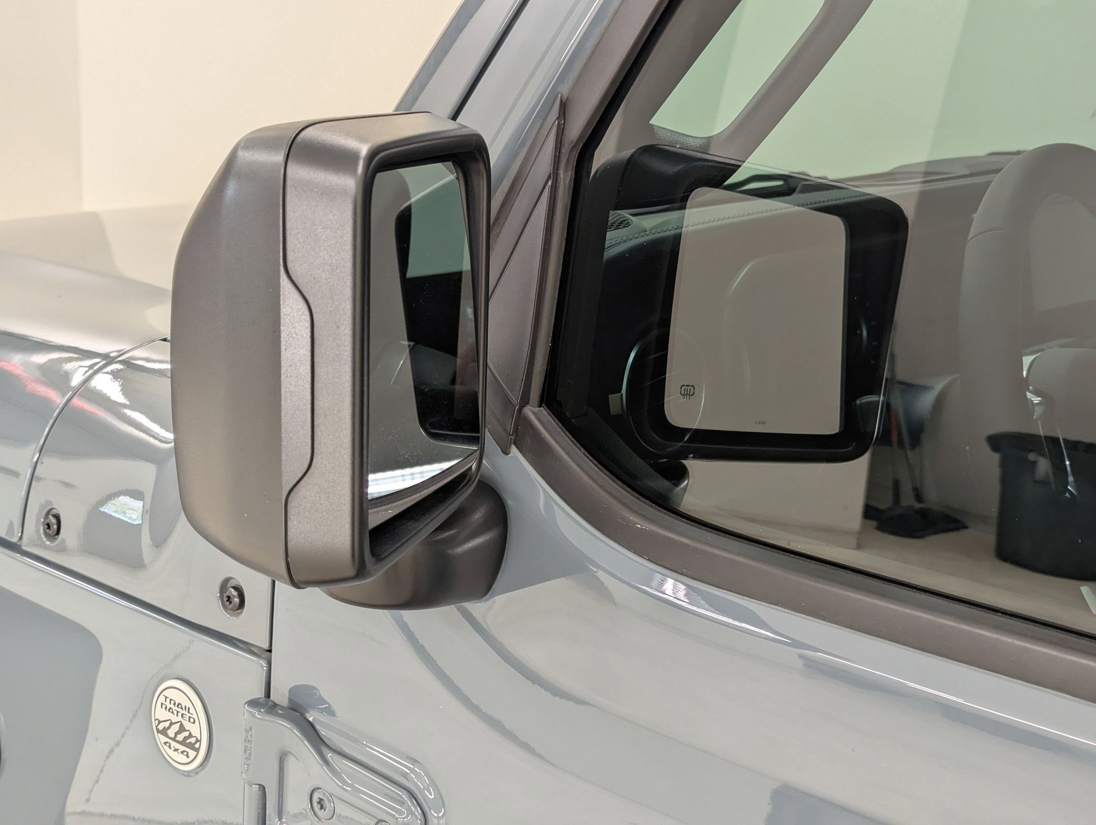 Used 2024 Jeep Wrangler Sahara image 27