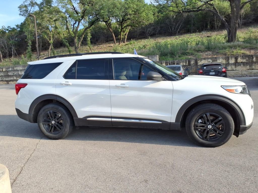 Certified 2020 Ford Explorer XLT w/ Equipment Group 202A AWD/4WD image 4