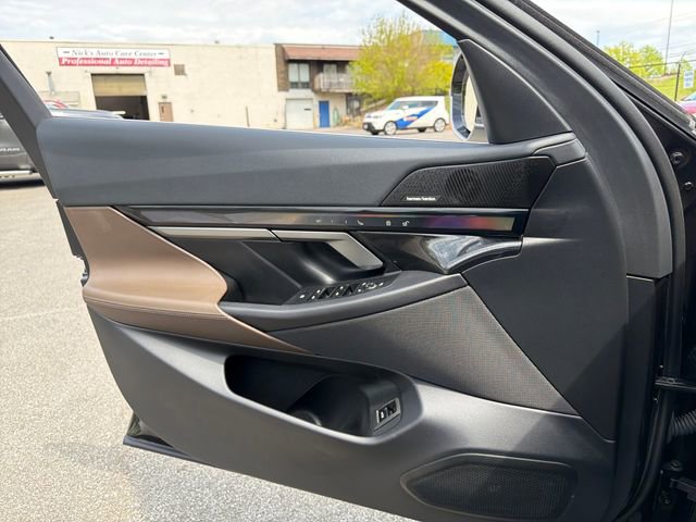 Used 2025 BMW i5 xDrive40 w/ Premium Package AWD/4WD image 40