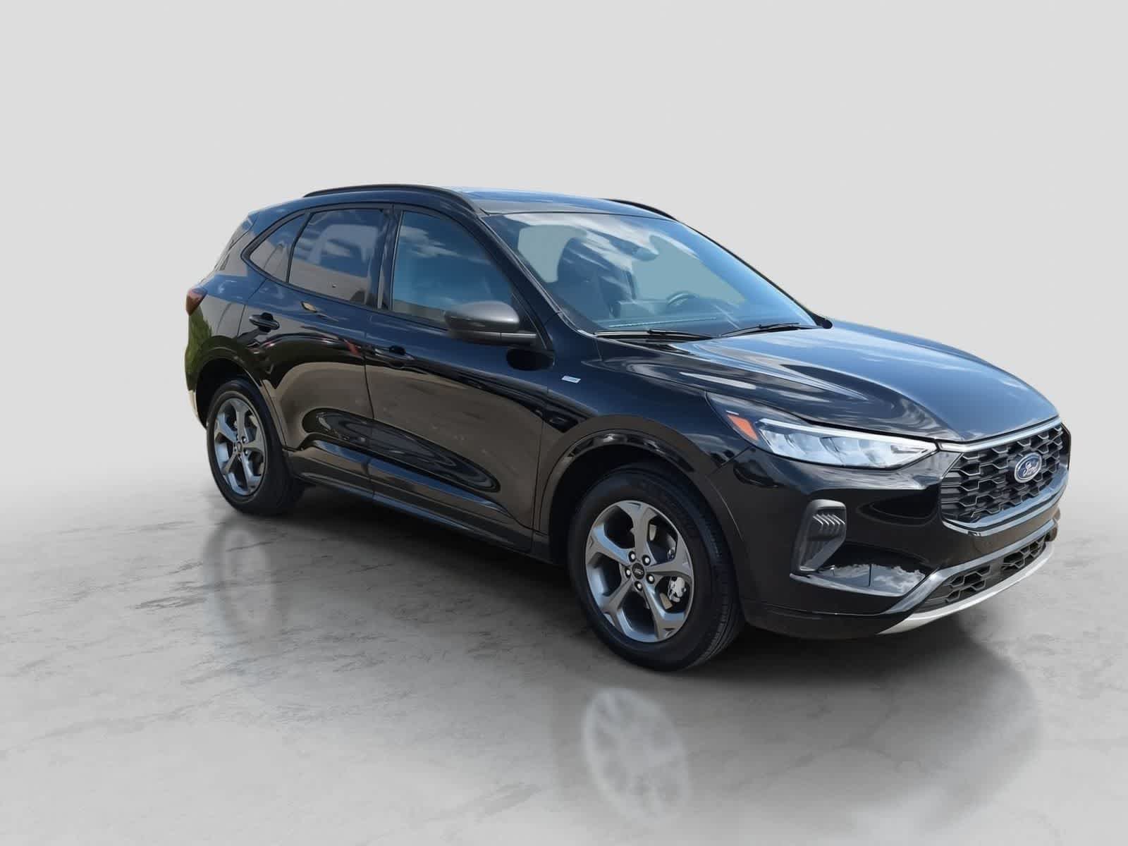 Certified 2023 Ford Escape ST-Line w/ Tech Pack #1 AWD/4WD image 2