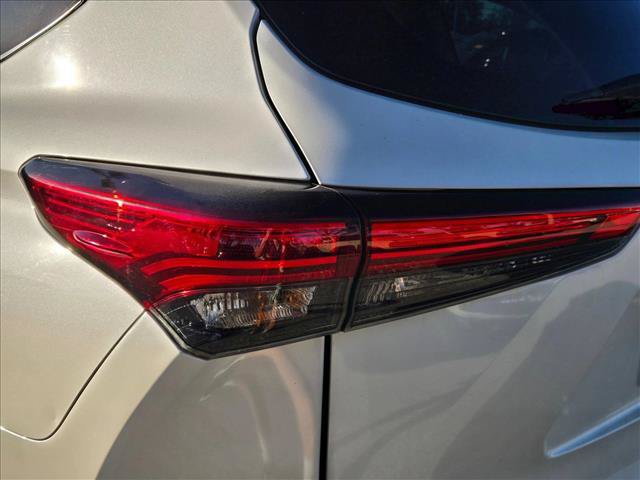 Used 2021 Toyota Highlander XLE FWD image 8