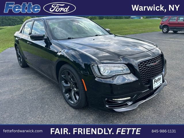 Used 2023 Chrysler 300 S w/ Comfort Group RWD image 4