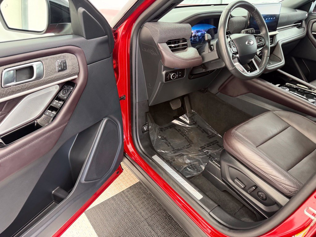 Certified 2025 Ford Explorer Platinum w/ LUX Leather Package AWD/4WD image 36