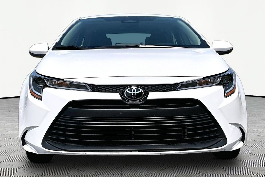 Used 2025 Toyota Corolla LE FWD image 3