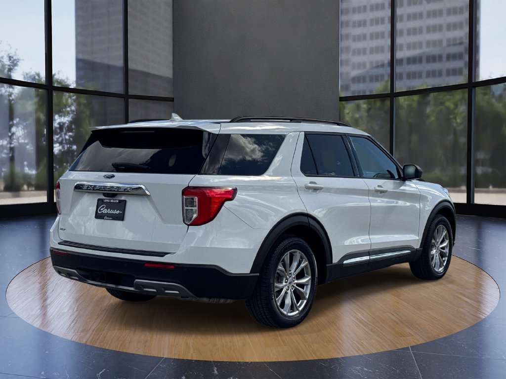 Certified 2022 Ford Explorer XLT w/ Equipment Group 202A RWD image 3