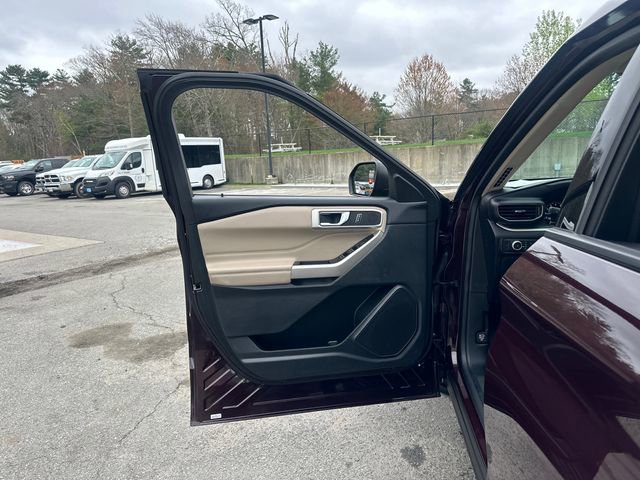Certified 2022 Ford Explorer XLT w/ Equipment Group 202A AWD/4WD image 18