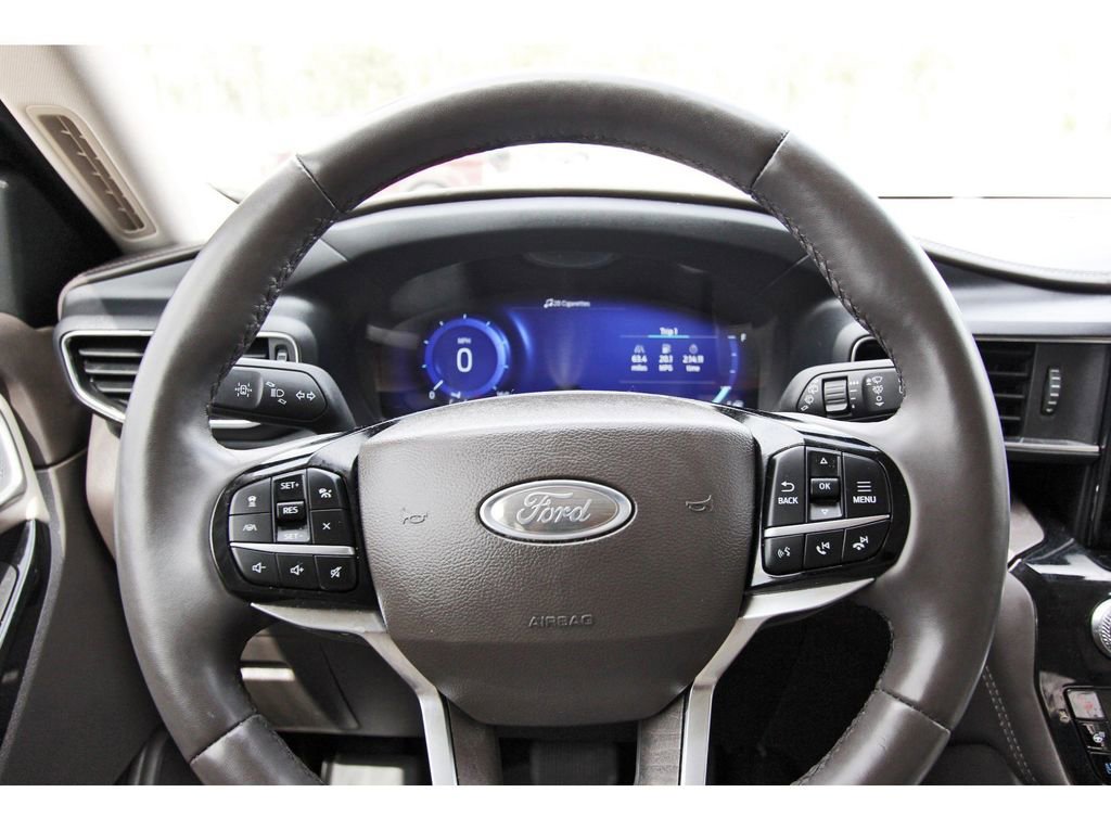 Certified 2024 Ford Explorer Platinum w/ Technology Package AWD/4WD image 15