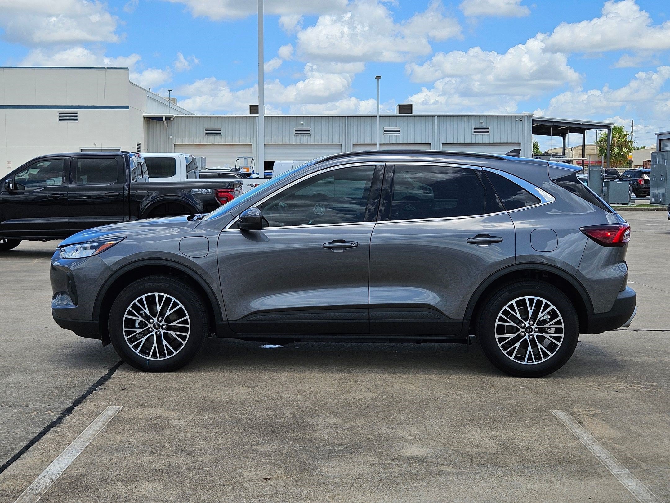 Certified 2025 Ford Escape SE FWD image 9