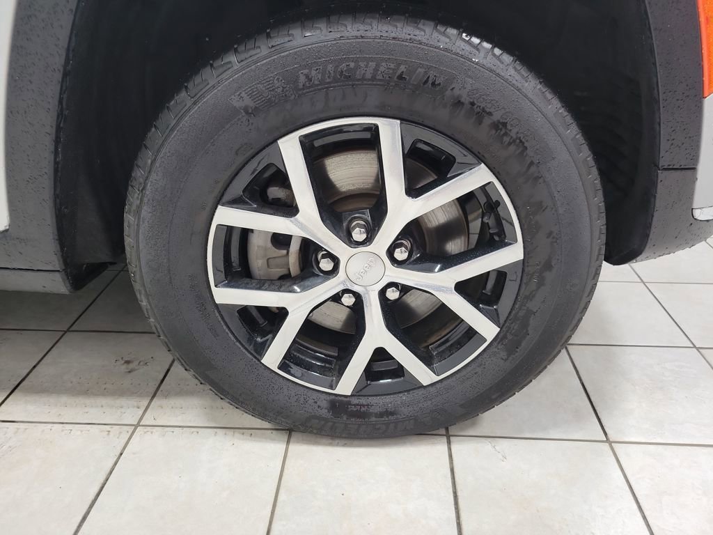 Used 2024 Jeep Grand Cherokee L Limited w/ Luxury Tech Group II image 56