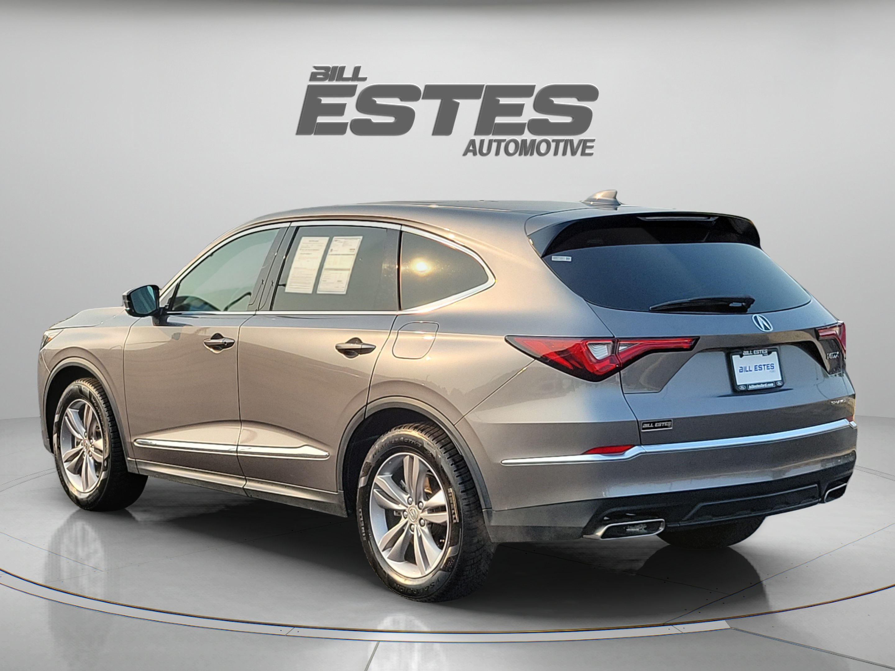Used 2023 Acura MDX SH-AWD image 2