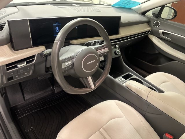 Used 2025 Hyundai Sonata SEL FWD image 12