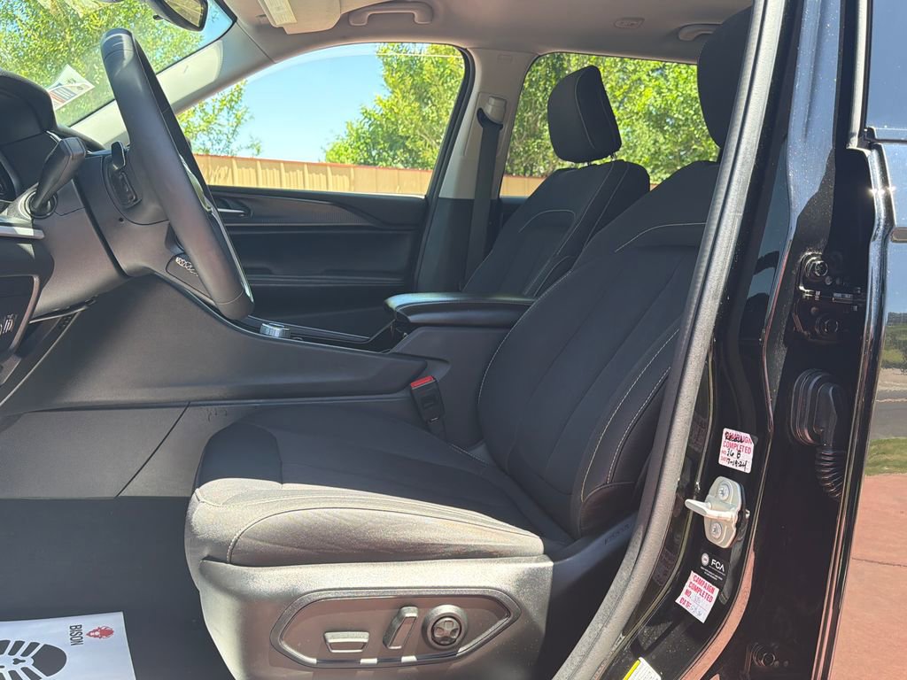 Used 2023 Jeep Grand Cherokee L Laredo AWD/4WD image 12