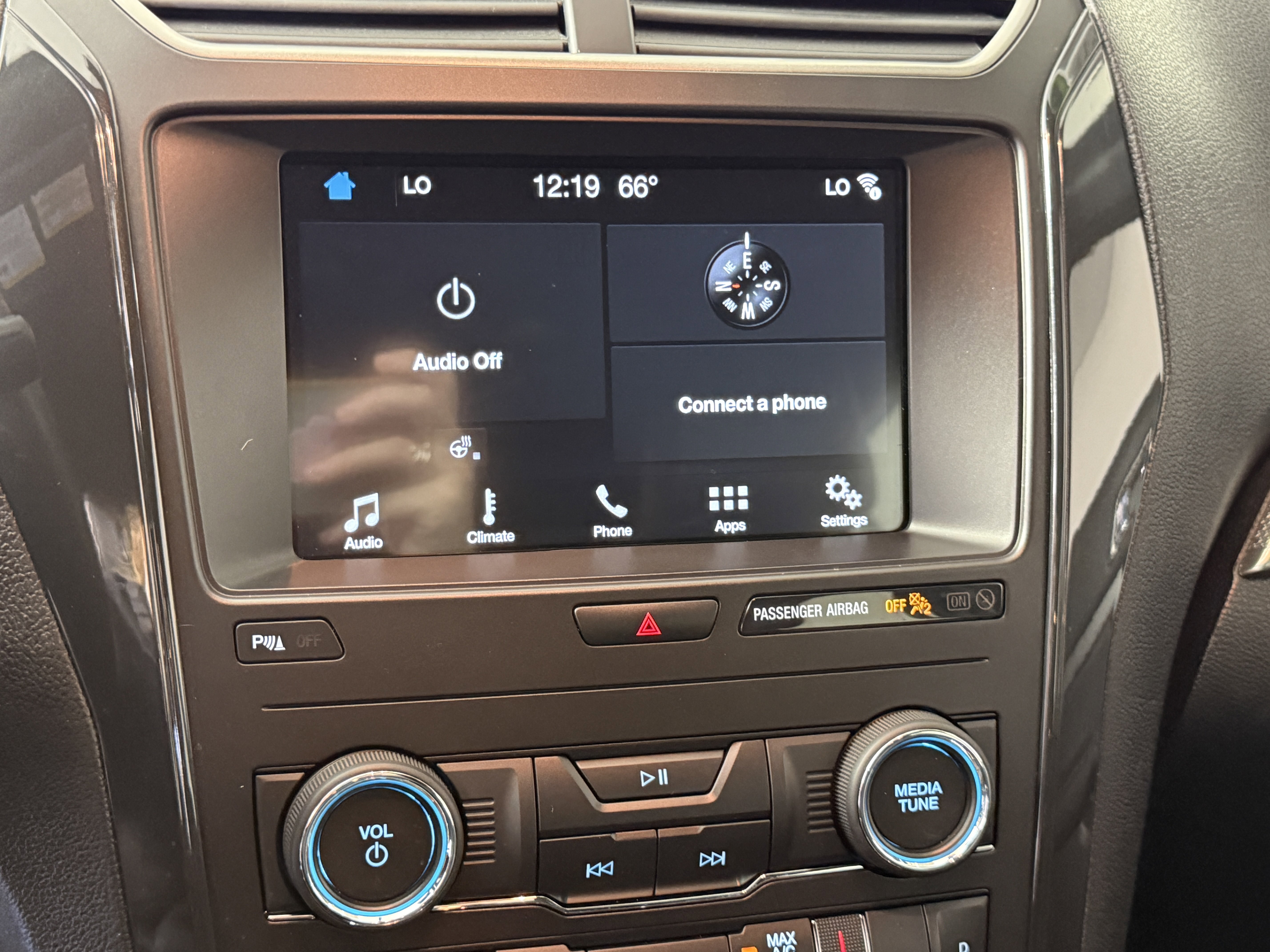 Certified 2018 Ford Explorer XLT w/ Equipment Group 202A image 18