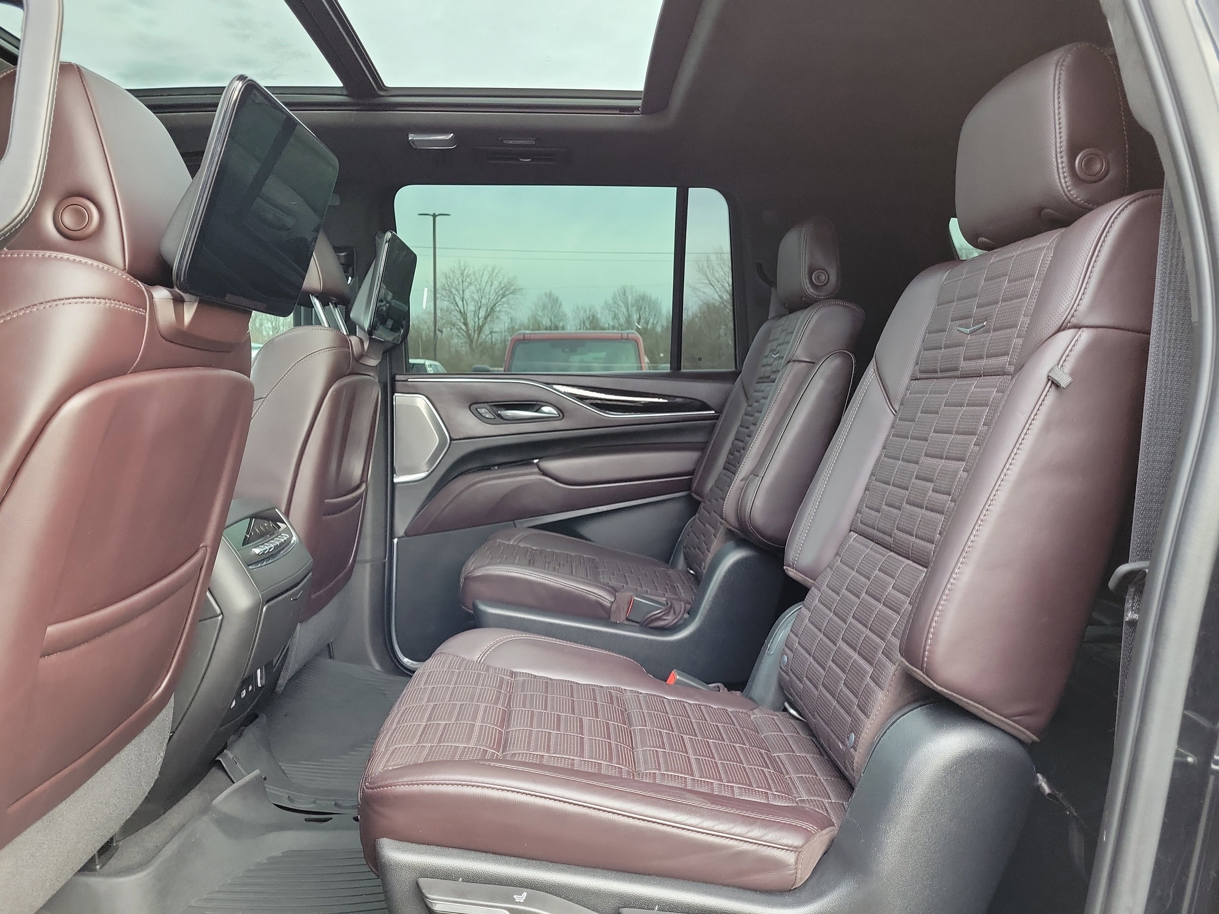 Used 2021 Cadillac Escalade ESV Sport Platinum image 10