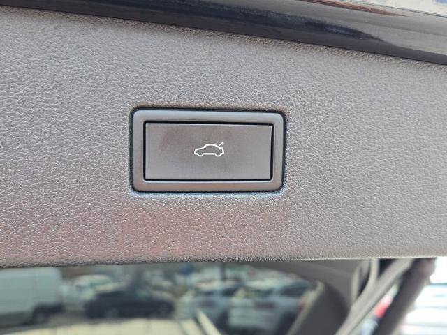 Used 2023 Volkswagen Tiguan SEL R-Line image 18