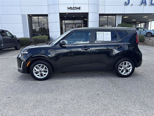 Used 2024 Kia Soul LX w/ Option Group 015 FWD image 2